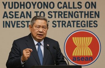 Indonesia’s former president Yudhoyono calls on ASEAN to strengthen its investment strategies in response to global economic changes.
